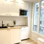 Elegant Studio 1 Min From Iconic Place Of Republic
